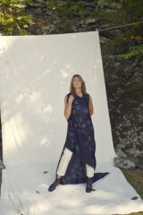 COLABA MICRO TIE SHAMINA IN DARK NAVY & IVORY 100% CASHMERE, HAND TIE DYED